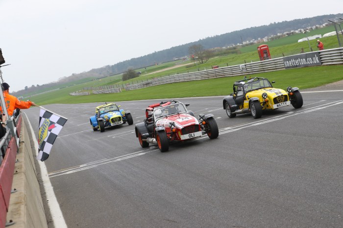 Snetterton-roadsport-race1-pic2