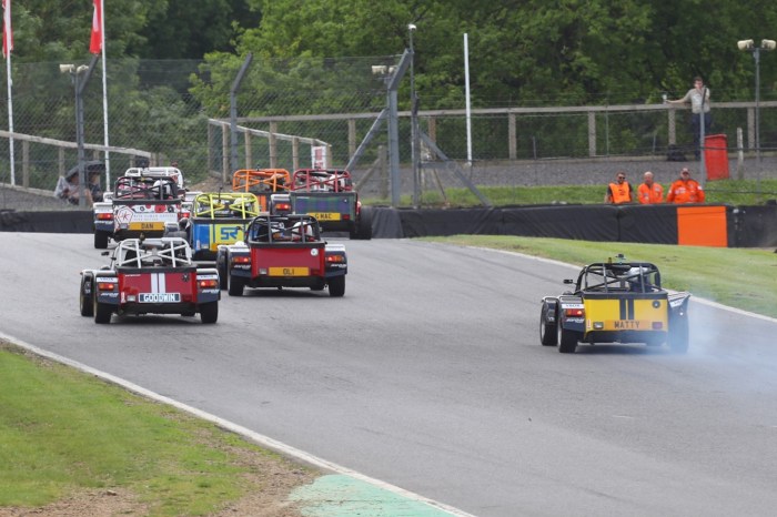 caterham-roadsport-brands-race2-damage
